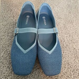 NEVER WORN Vivaia pointed toe Mary Jane shoes